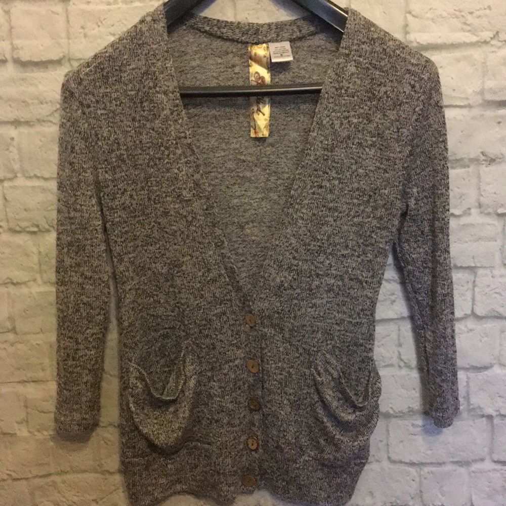 The perfect cardigan sweater! Small ❤️❤️❤️